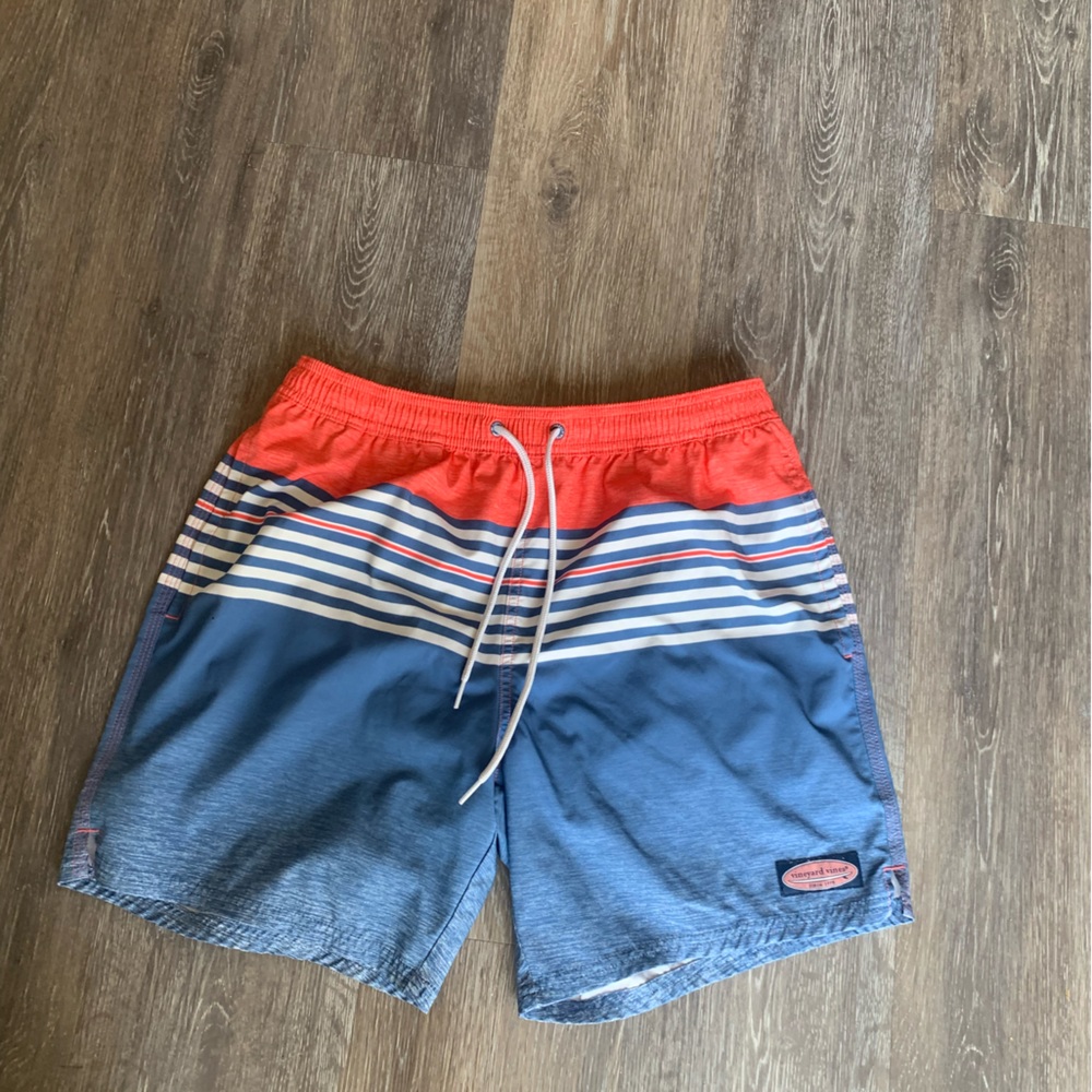 Vineyard Vines Shorts  Size M